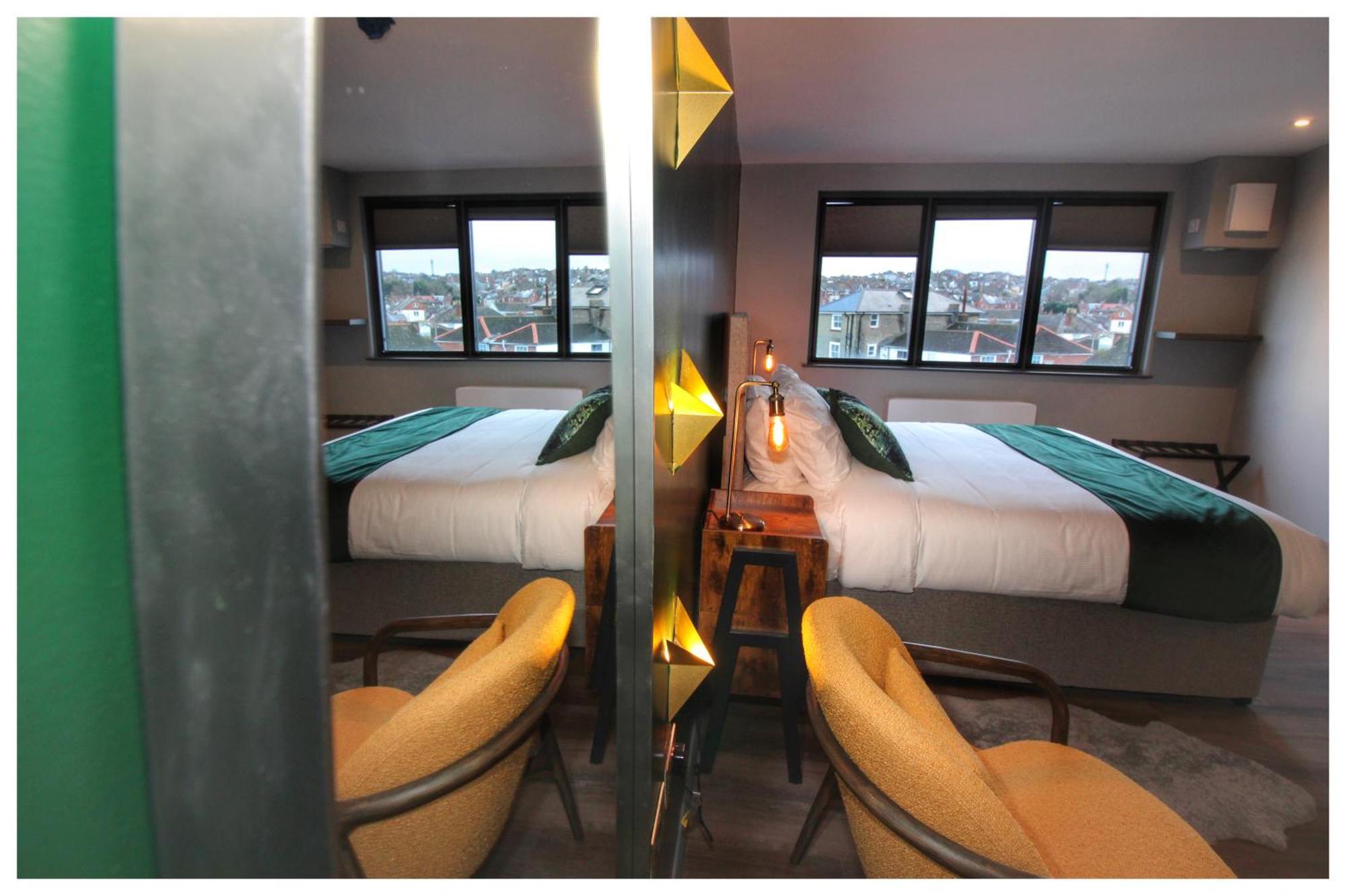 Pinnacle Suites Hotel Cowes  Esterno foto