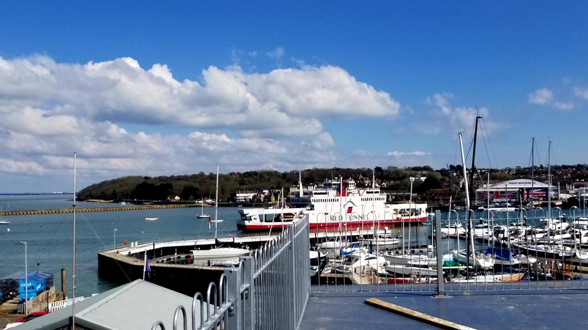 Pinnacle Suites Hotel Cowes  Esterno foto