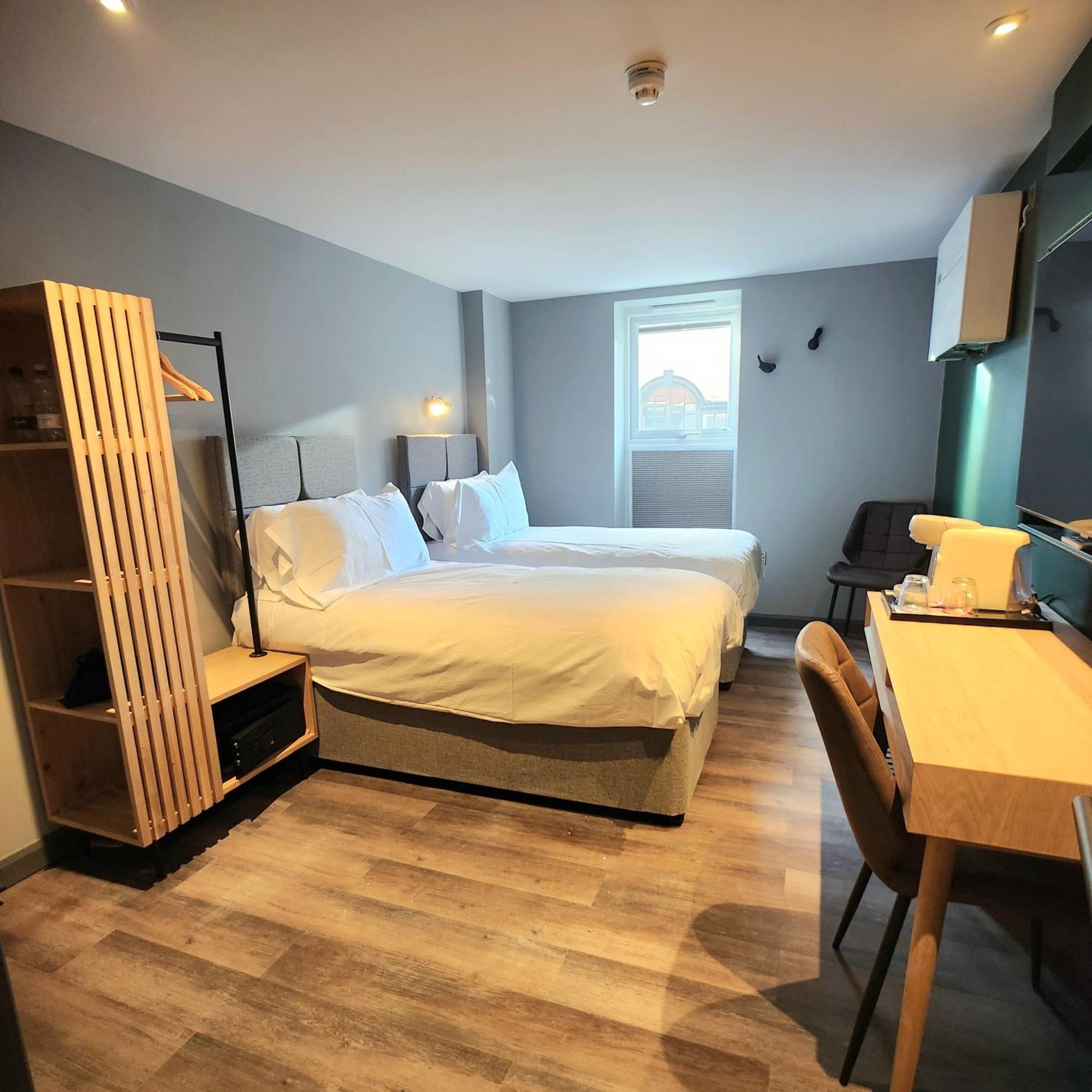 Pinnacle Suites Hotel Cowes  Esterno foto