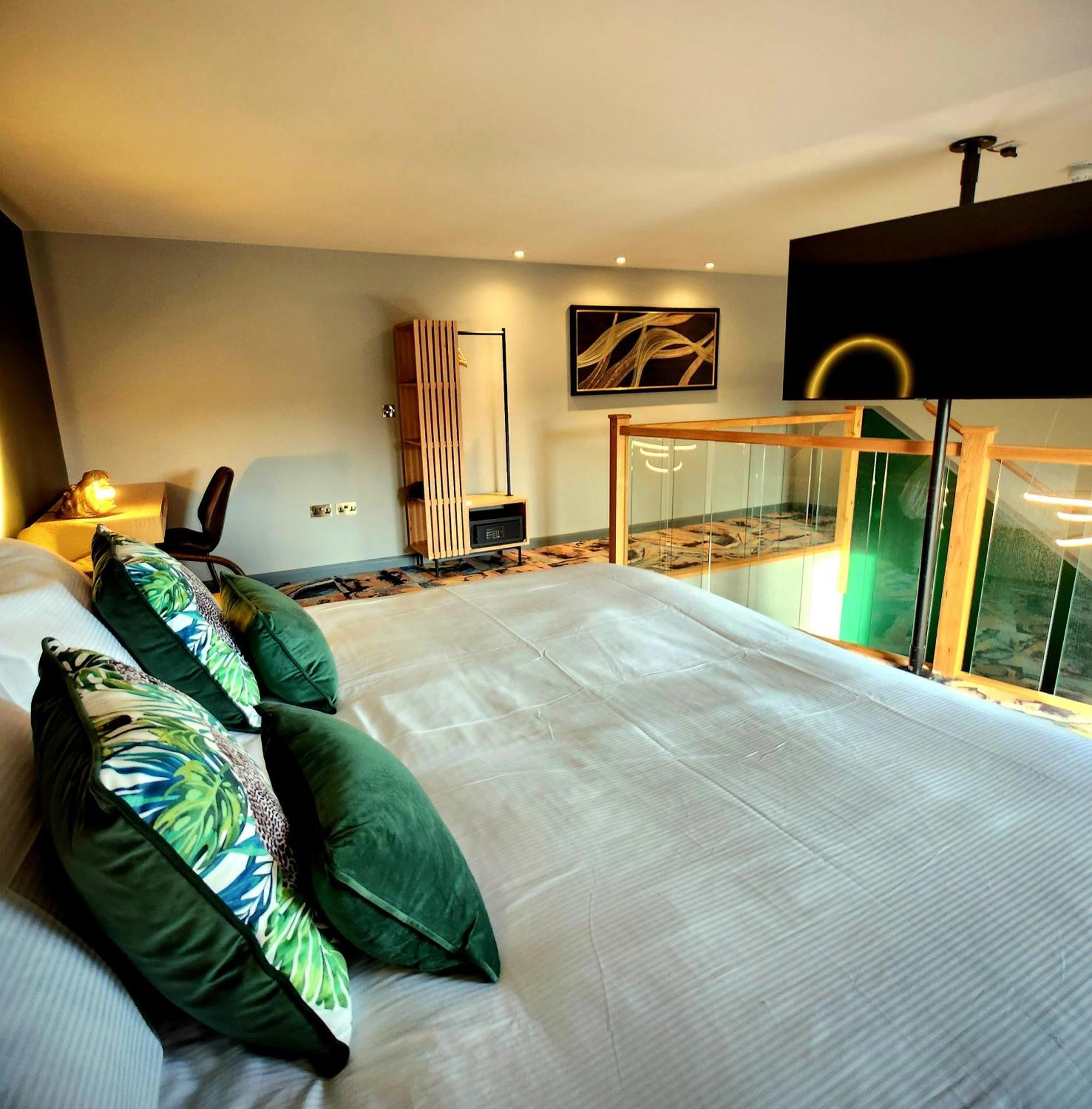 Pinnacle Suites Hotel Cowes  Esterno foto