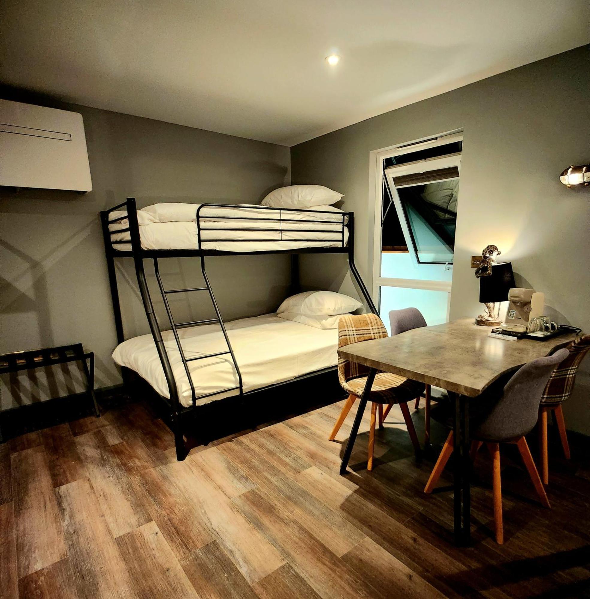Pinnacle Suites Hotel Cowes  Esterno foto