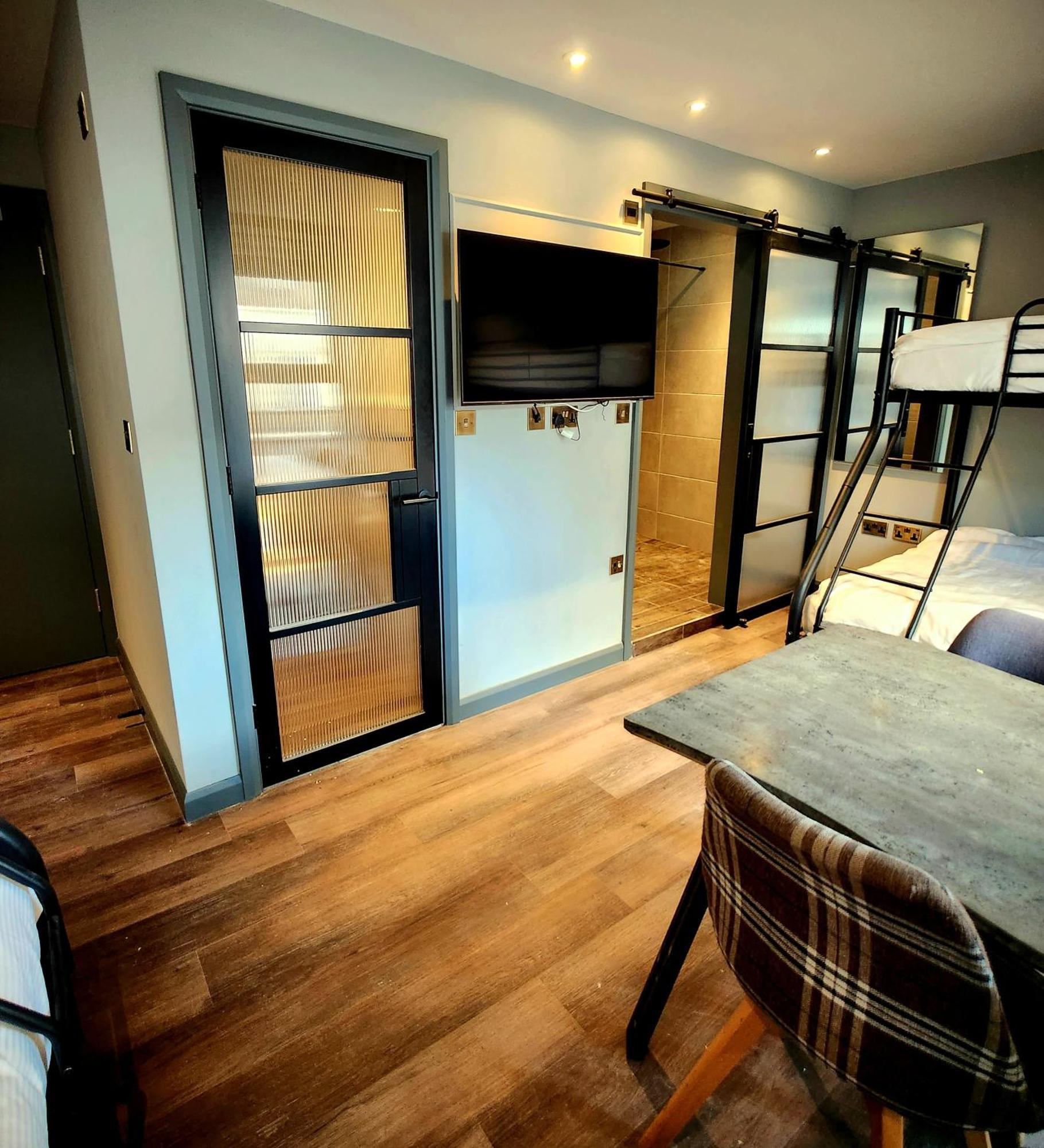 Pinnacle Suites Hotel Cowes  Esterno foto